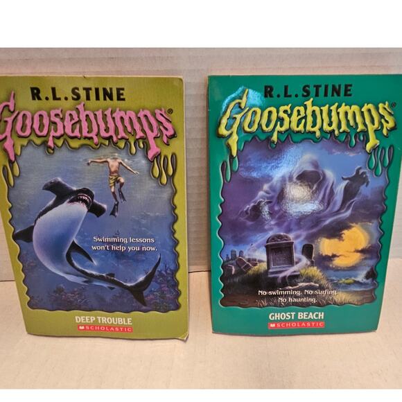 Goosebumps Horror Beach Places 2 Paperbacks RL Stine 1990's Scholastic Sharks - Picture 1 of 7